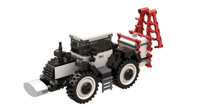 Heavy agricultural tractor with sprayer