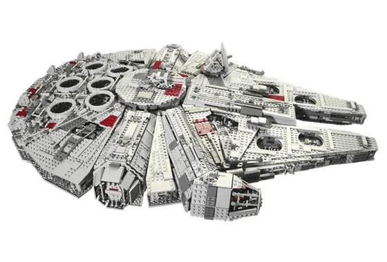 Star Wars™ UCS Ultimate Collector's Millennium Falcon