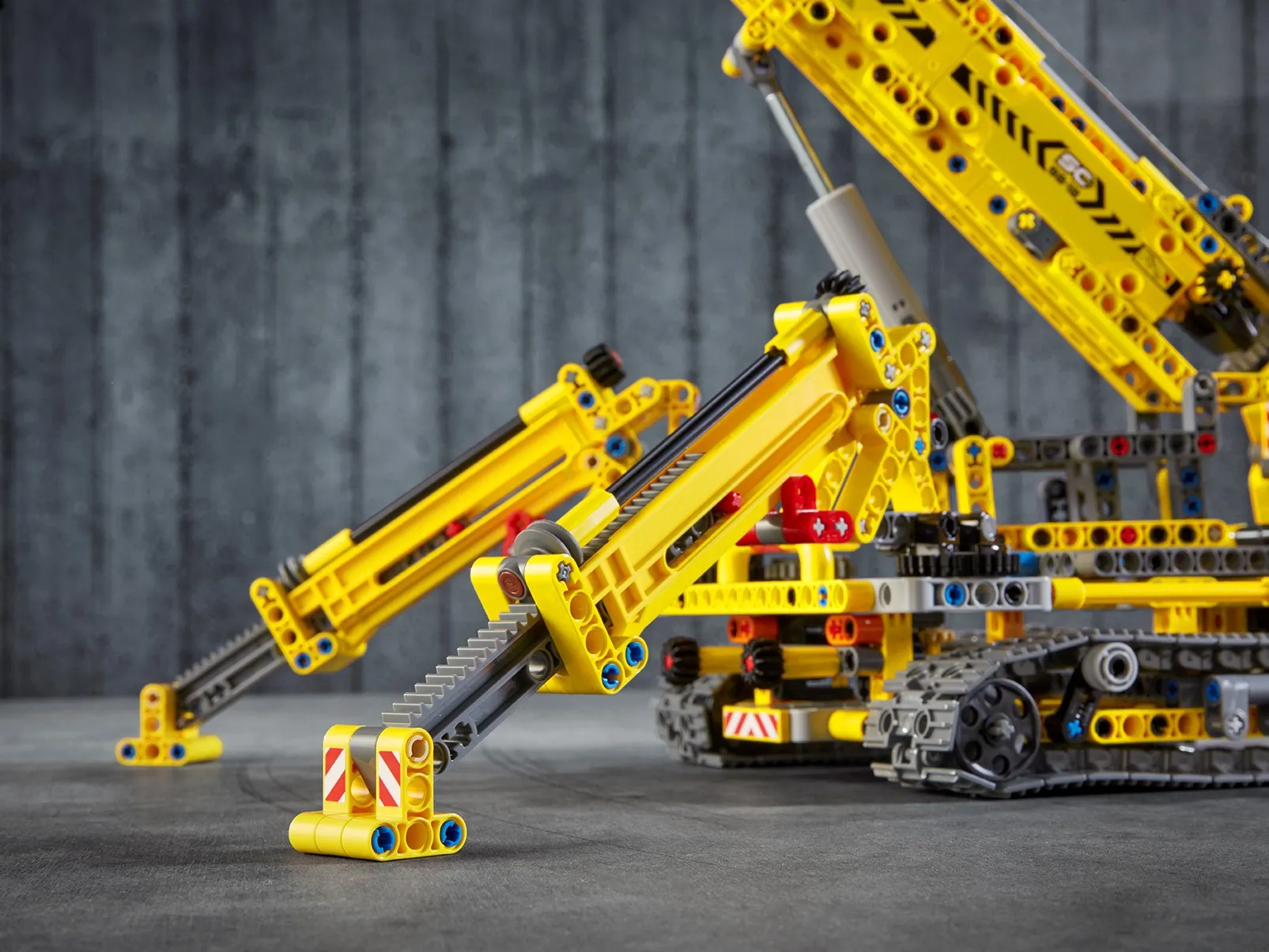 LEGO Technic Compact Crawler Crane • Set 42097 • SetDB