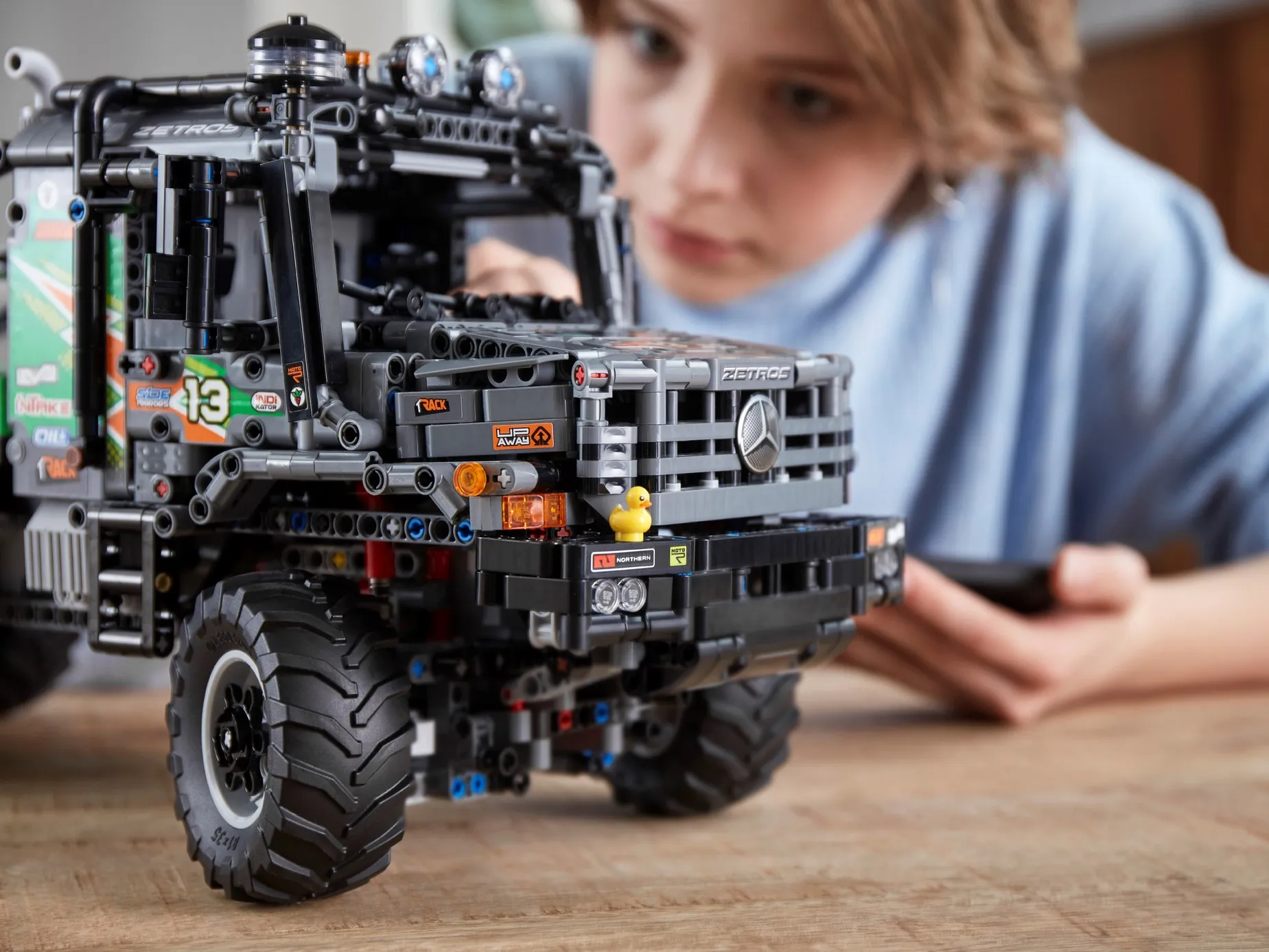 LEGO Technic 4x4 Mercedes-Benz Zetros Trial Truck avec applications - 42129