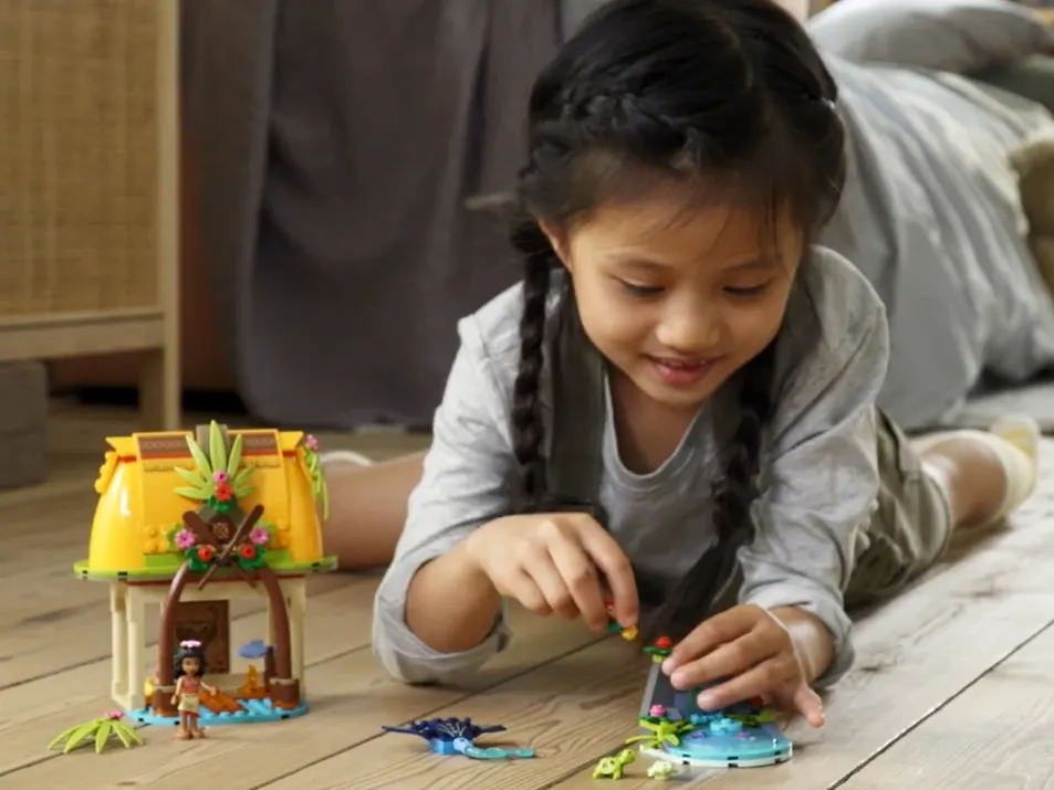  LEGO Disney Moana's Island Home 43183 : Toys & Games